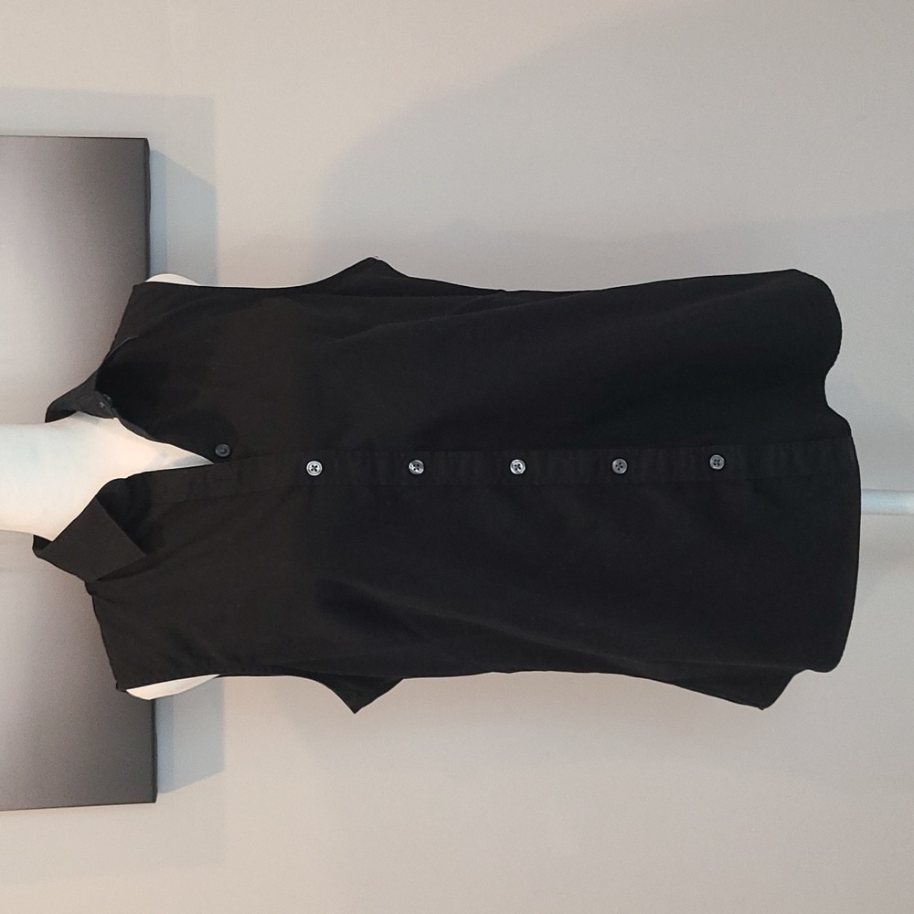 Banana Republic sleevless button down blouse, tailored fit size 14 black